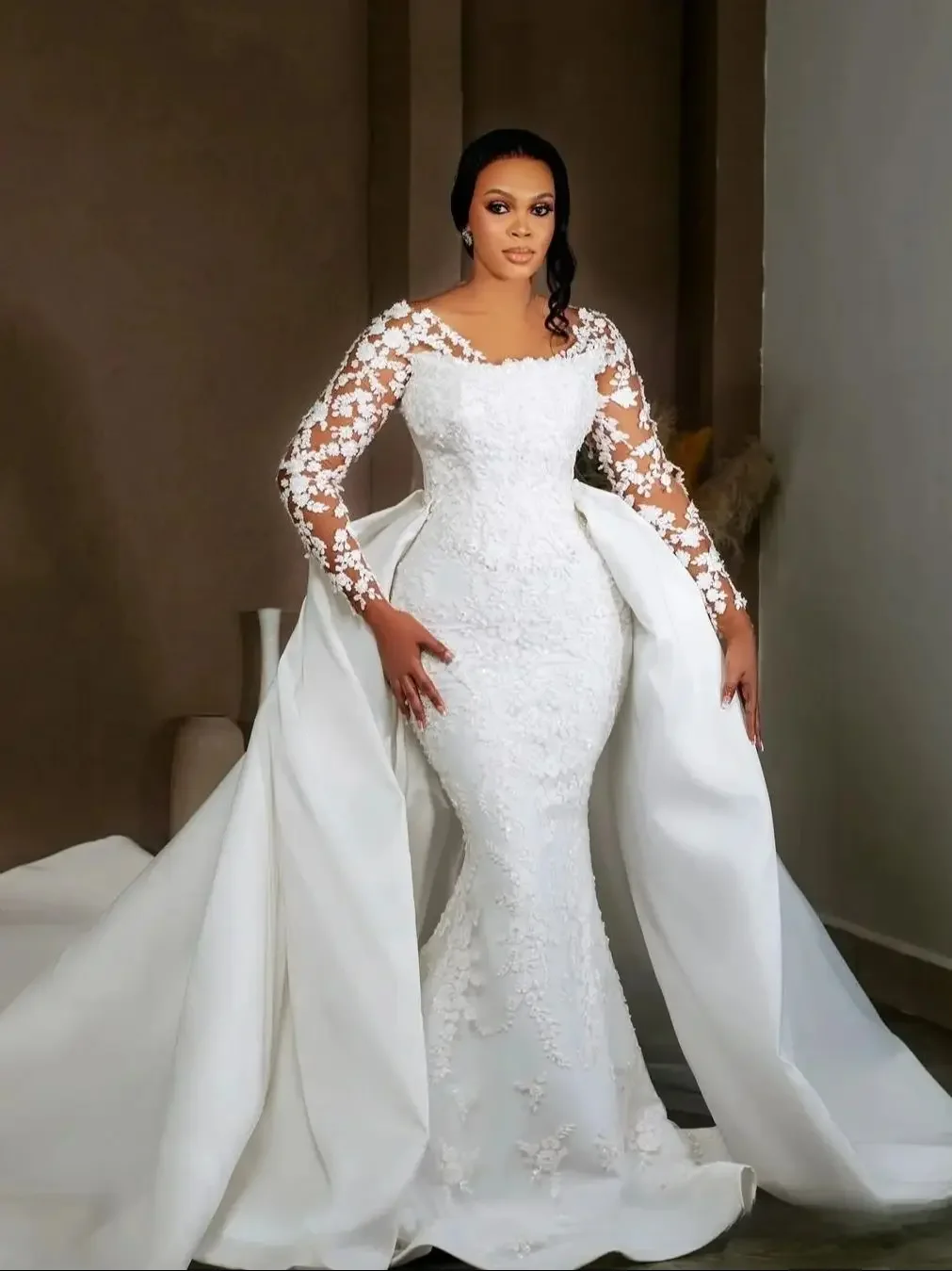 ฟลาวินเก้ที่กำหนดเองแอพพลิเคชันประกายลูกปัดชุดแต่งงานนางเงือกกระโปรงที่ถอดออกได้แขนยาวชุดเจ้าสาวเดรส เดอ โนเวีย