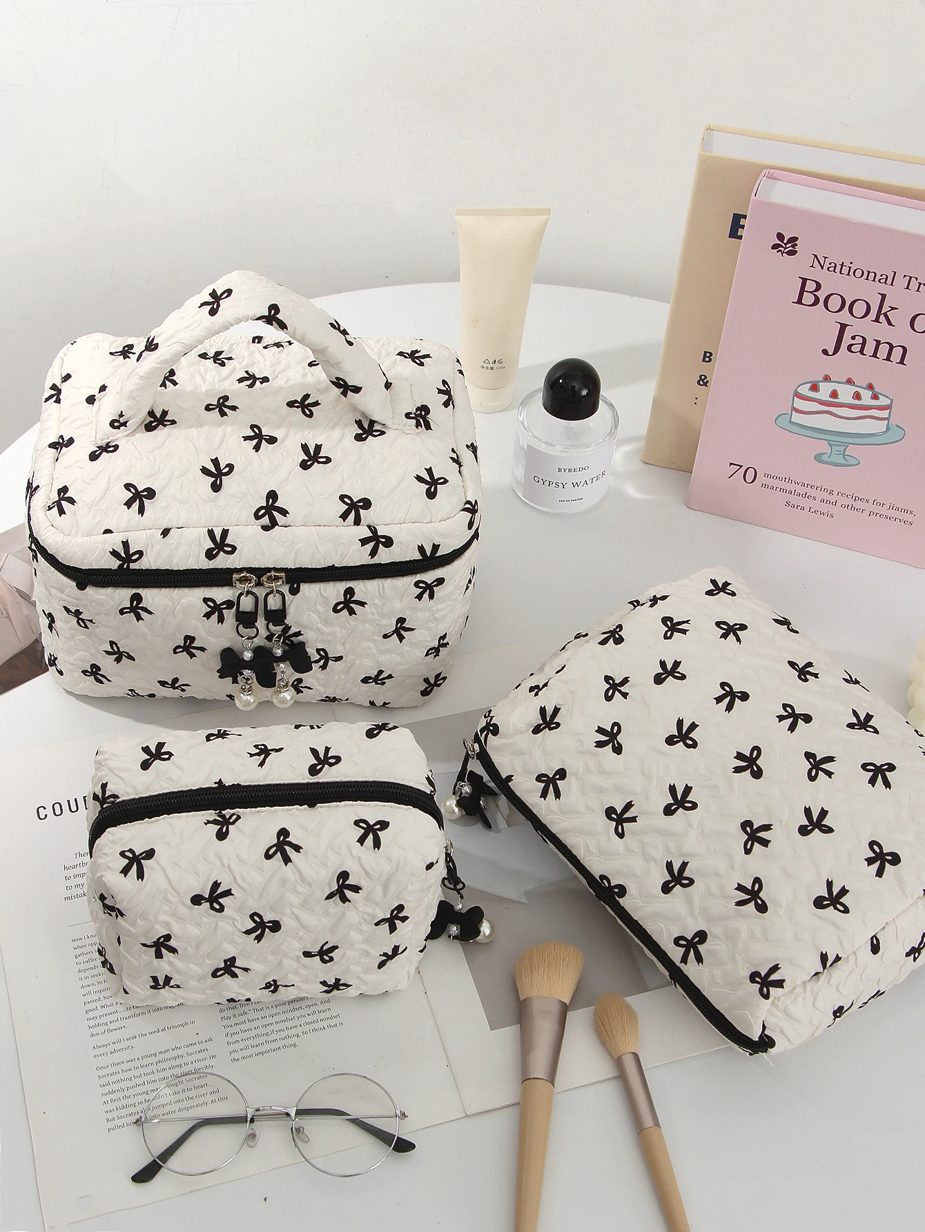 1 pièce/ensemble trousse de maquillage matelassée à nœud, trousse de maquillage à nœud multifonctionnelle, trousse de maquillage portable à la mode, trousse de maquillage essentielle pour toile