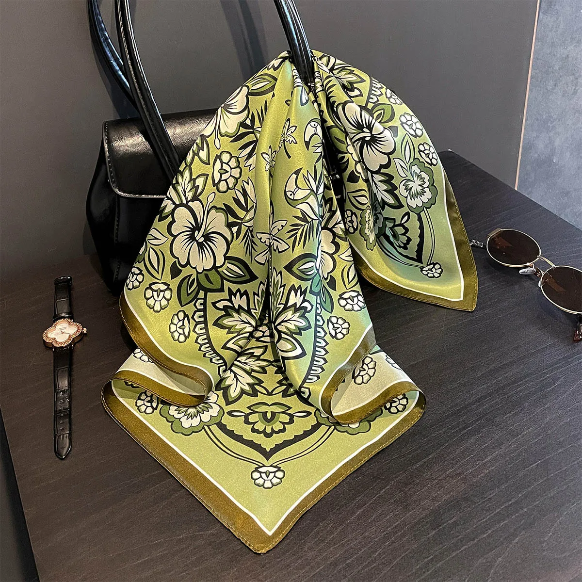 2025 العلامة التجارية الفاخرة الأوشحة للنساء شال طباعة الحرير الساتان الحجاب وشاح الإناث باندانا 53*53 سنتيمتر ساحة شالات وشاح للسيدات