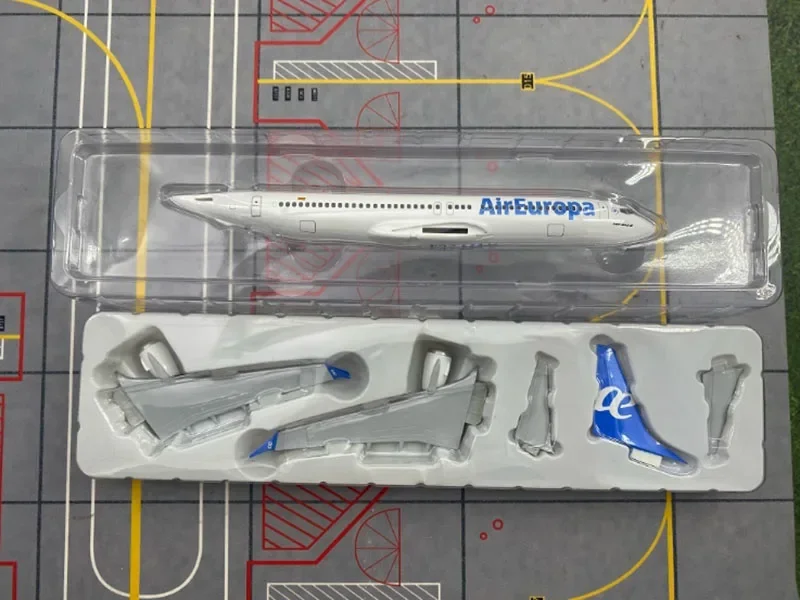 1:200 Scale B737MAX8 GOL ANA  Malaysia Verda Air Airlines Plastic Airplane Aircraft Plane Model Toy Assembly for Collection