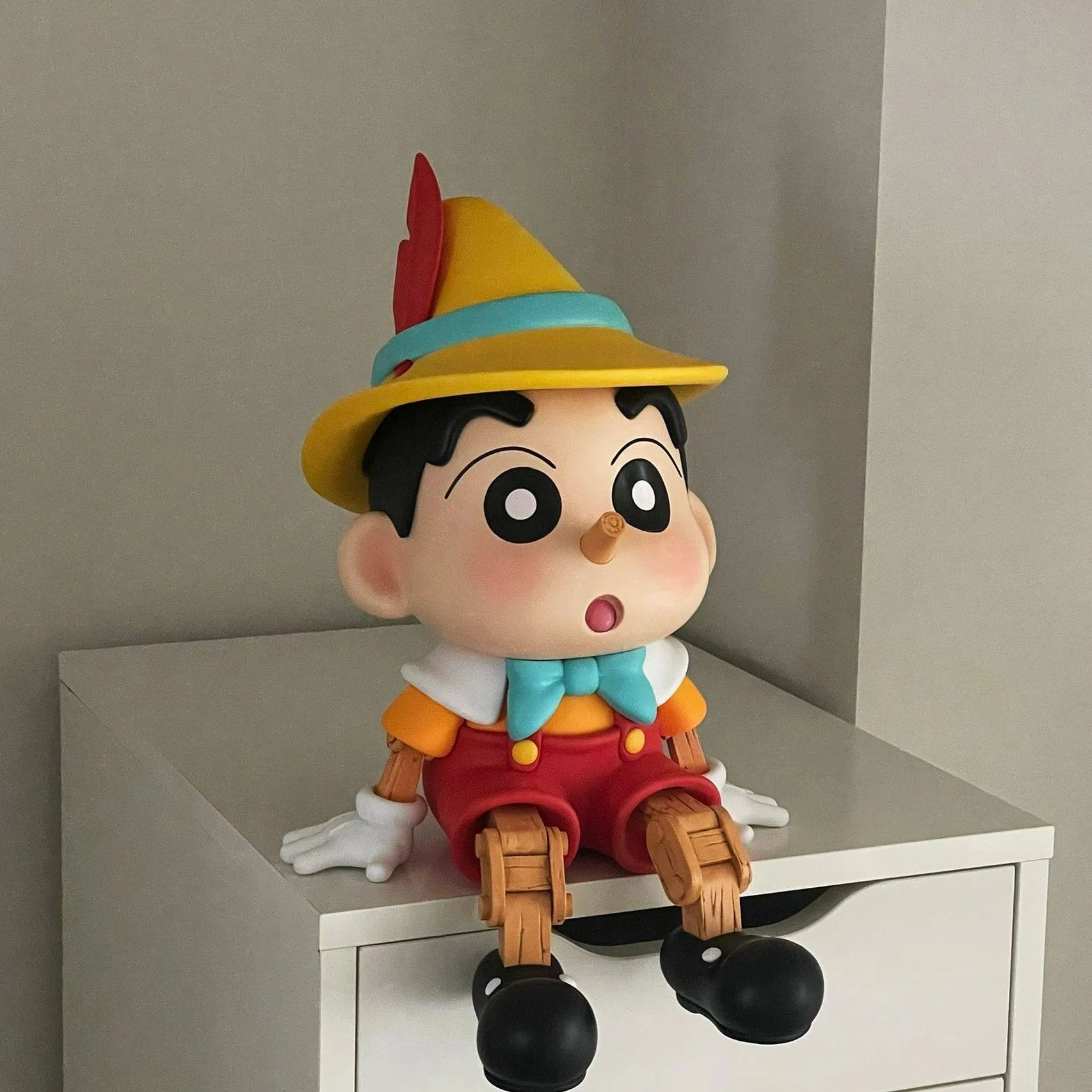 Juguete de Modelo de Personaje de Anime Kawaii Crayon Shin Chan, Muñeco de Shin Chan para Decoración de Coche, Adorno de Escritorio para el Hogar, Regalo