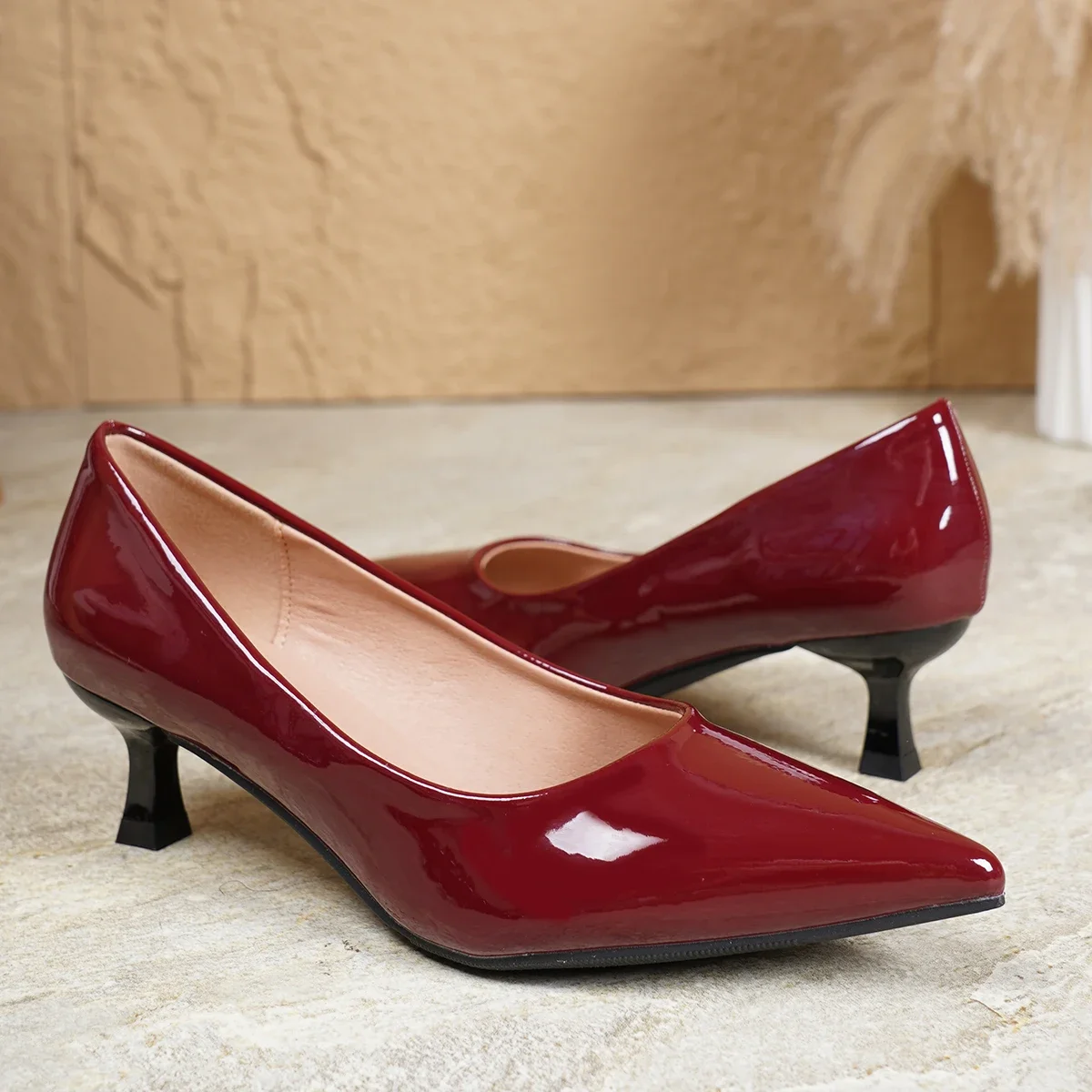 أحذية السيدات مضخات كعب متوسط عارية مثير عالية الكعب الأحمر إزالة الأعشاب الضارة أحذية النساء مكتب العمل مضخات أحذية الحفلات أحذية العمل