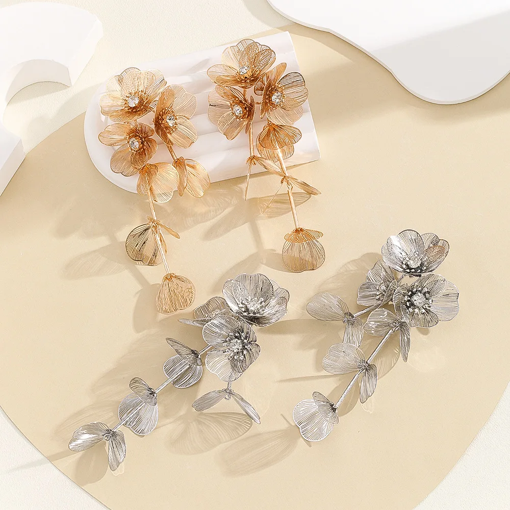 Pendientes colgantes florales de marca de lujo para mujer, joyería de tendencia para fiesta y boda, venta al por mayor, 2023