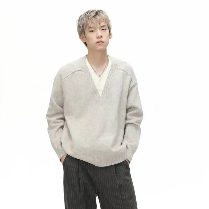 سترات رجالية على الطراز الكوري لخريف 2025 برقبة على شكل حرف v مكونة من قطعتين بألوان متباينة وأزرار تصميم بلوفر رجالي #1