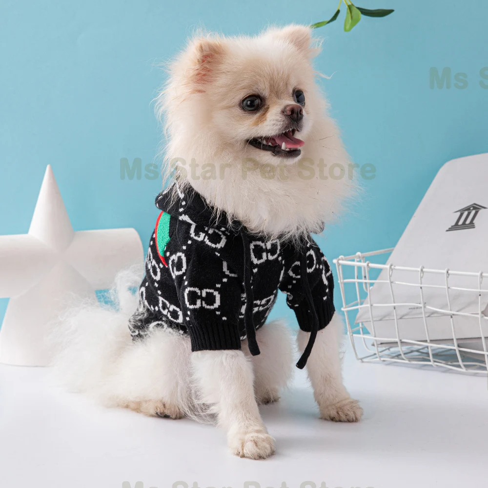 High-quality trendy pet sweater Yorkshire Chihuahua small and medium-sized dog thickened hooded fashion dog clothes in stock.