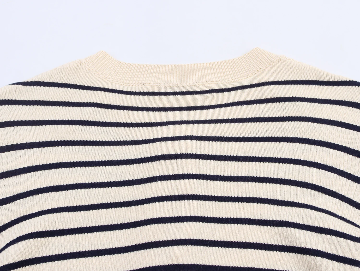 Nowość Jesień 2025 Damski Kardigan z Długim Rękawem w Paski, Okrągły Dekolt, Ozdobny, Wielowarstwowy, Dzianinowy Płaszcz