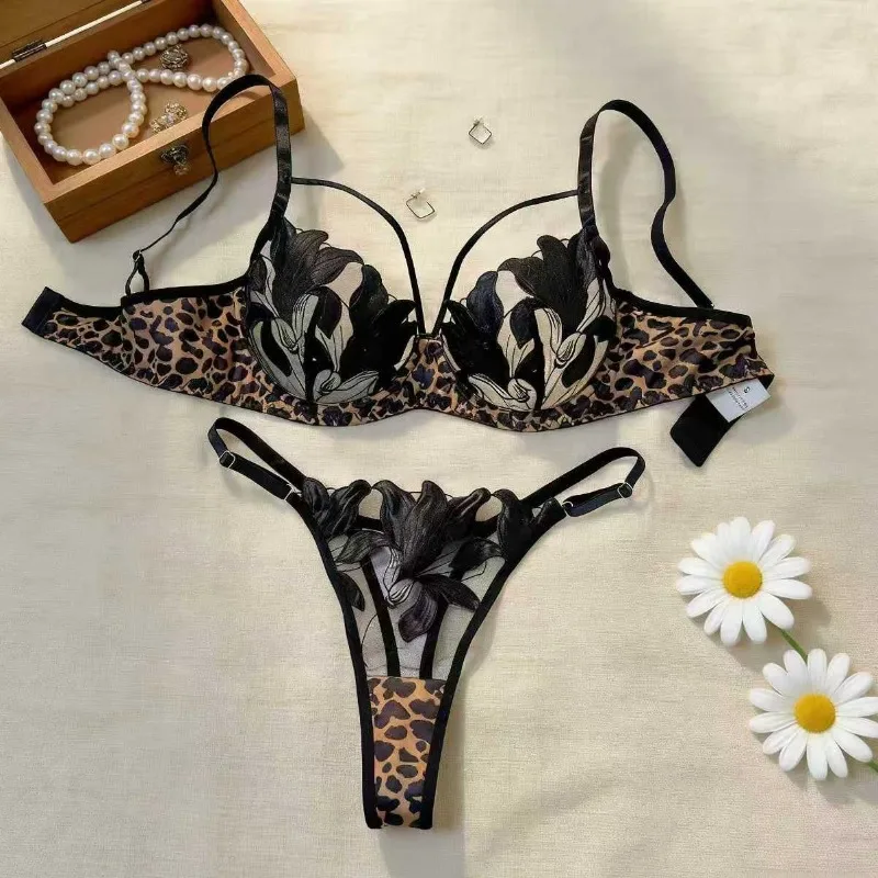 

Женский комплект без косточек с леопардовым принтом — нижнее белье с цветочной вышивкой и мягкой прозрачной сеткой, удобный беспроводной бюстгальтер