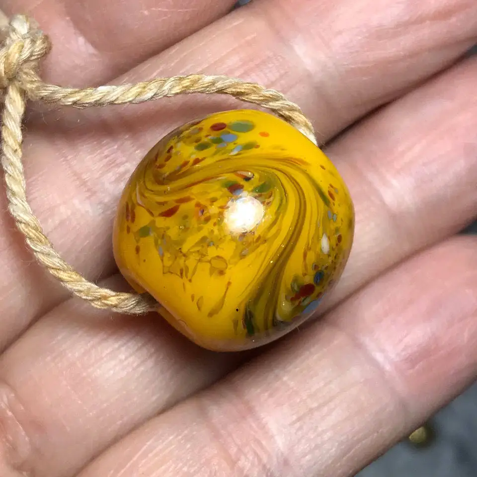 Special price to become attached to the ancient law, old-fashioned pulp, folk custom, glazed yellow phoenix pattern round bead b