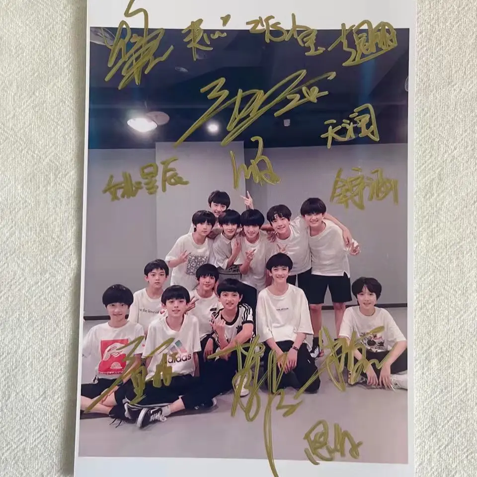 

TF family's third generation personally signed promotional photos, 6-inch non printed birthday gifts for classmates and friends