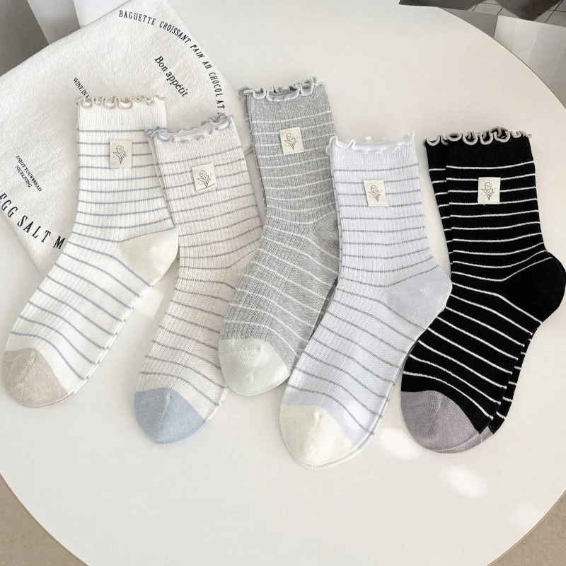 Damensocken aus Baumwolle, neue Mode, gestreift, niedliche Blumen, lange Socken für Damen, atmungsaktiv, hochwertige Spitze, koreanischer Stil, Mädchensocken