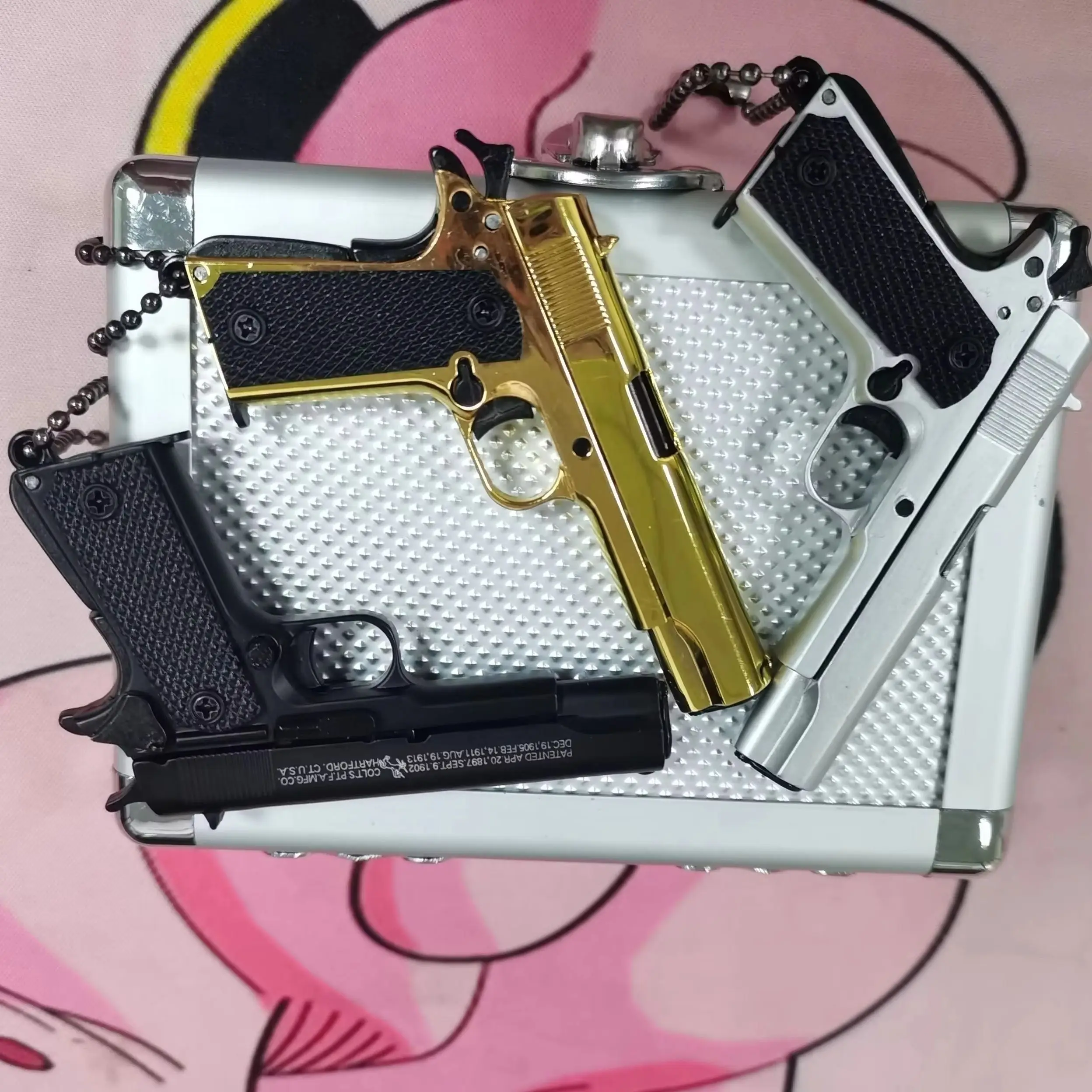 1:3 โลหะทอง M1911 Colt ของเล่นโลหะผสมปืนประดิษฐ์ MINI พวงกุญแจดูจริงคอลเลกชัน PROP วันเกิดแขวนของขวัญ
