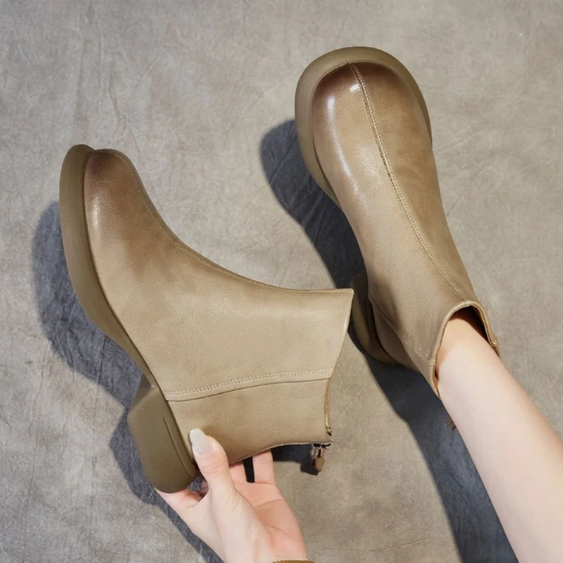 

Мягкие кожаные ботильоны на массивном каблуке в стиле ретро, женские осенние модные уличные короткие ботинки высокого качества с круглым носком и молнией сзади