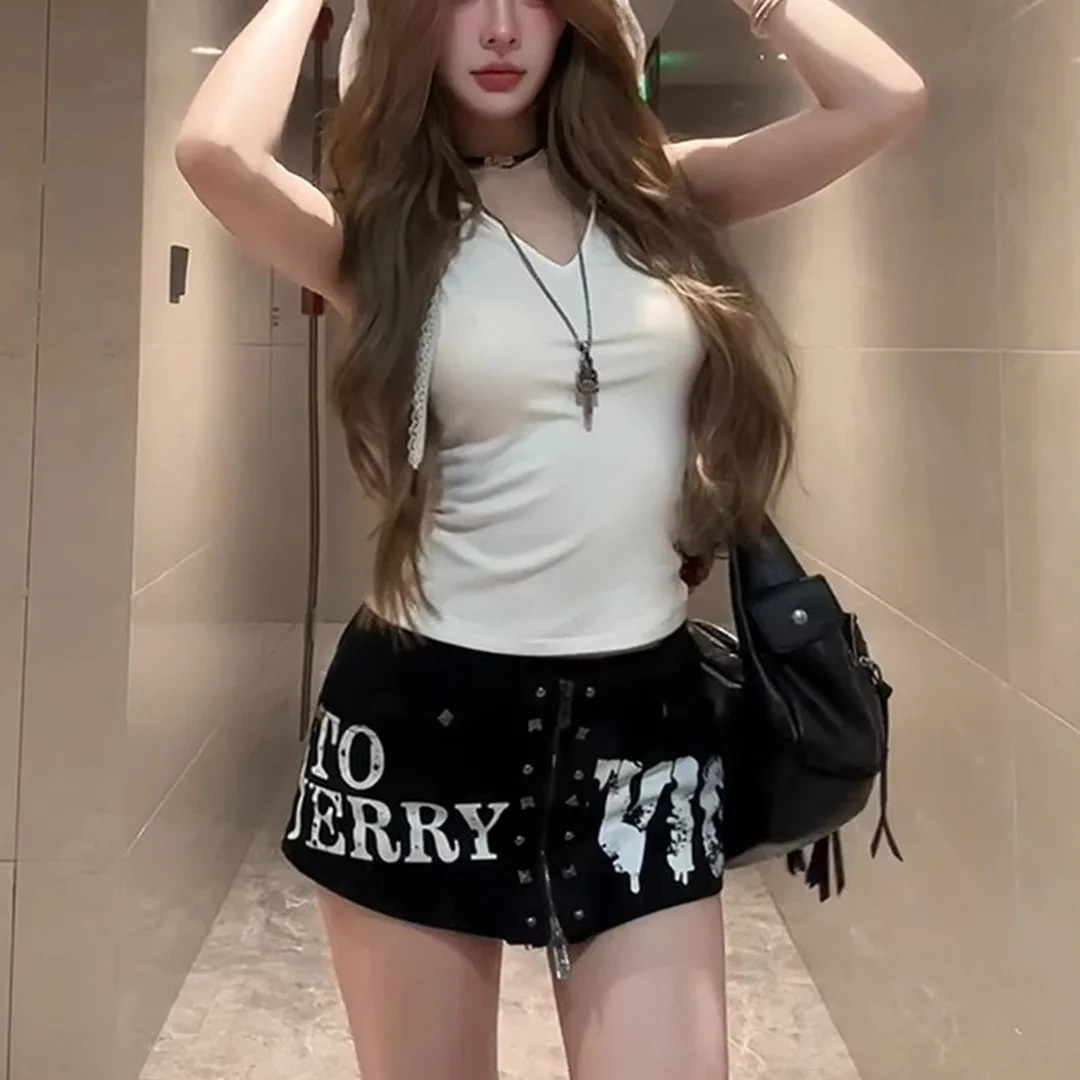 

American Spice Girl Graffiti Denim Skirt Women's 2026 Summer New Design A Word Low Waist Rivet Zippers Black Hip Skirt