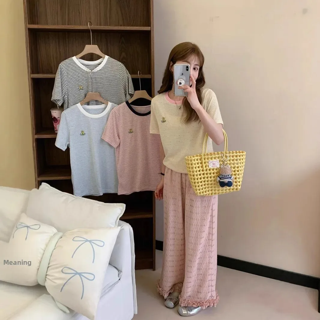 Camiseta colorida de manga corta de estilo coreano, Top bordado con diseño de Saturno, Top de cuello redondo de algodón de moda Popular de verano
