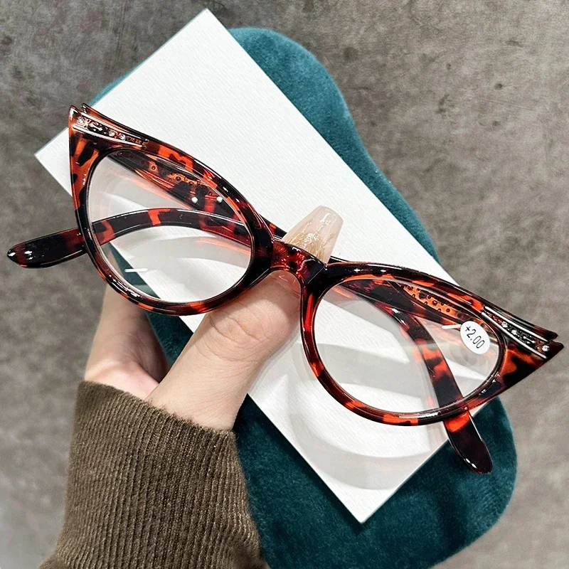 New Diamond Inlaid Cat Eye Presbyopia Glasses Classic Candy Color Reading Glasses Men and Women Eyeglasses Diopter 0 To +4.0