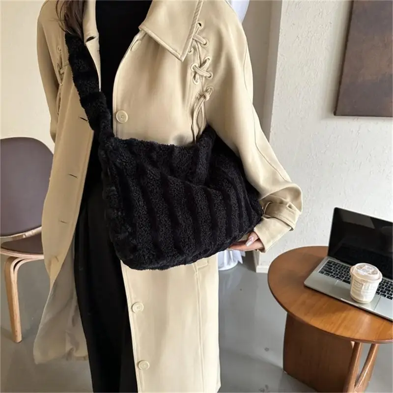 

Fashionable Plush Shoulder Bag for Women and Girls Lightweight and Durable Handbag 20CA