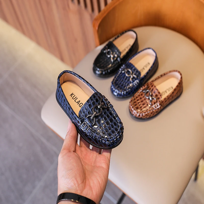 

Детская повседневная обувь на плоской подошве. Весенне-осенние модные противоскользящие износостойкие шикарные лоферы с металлической пряжкой для девочек и мальчиков.