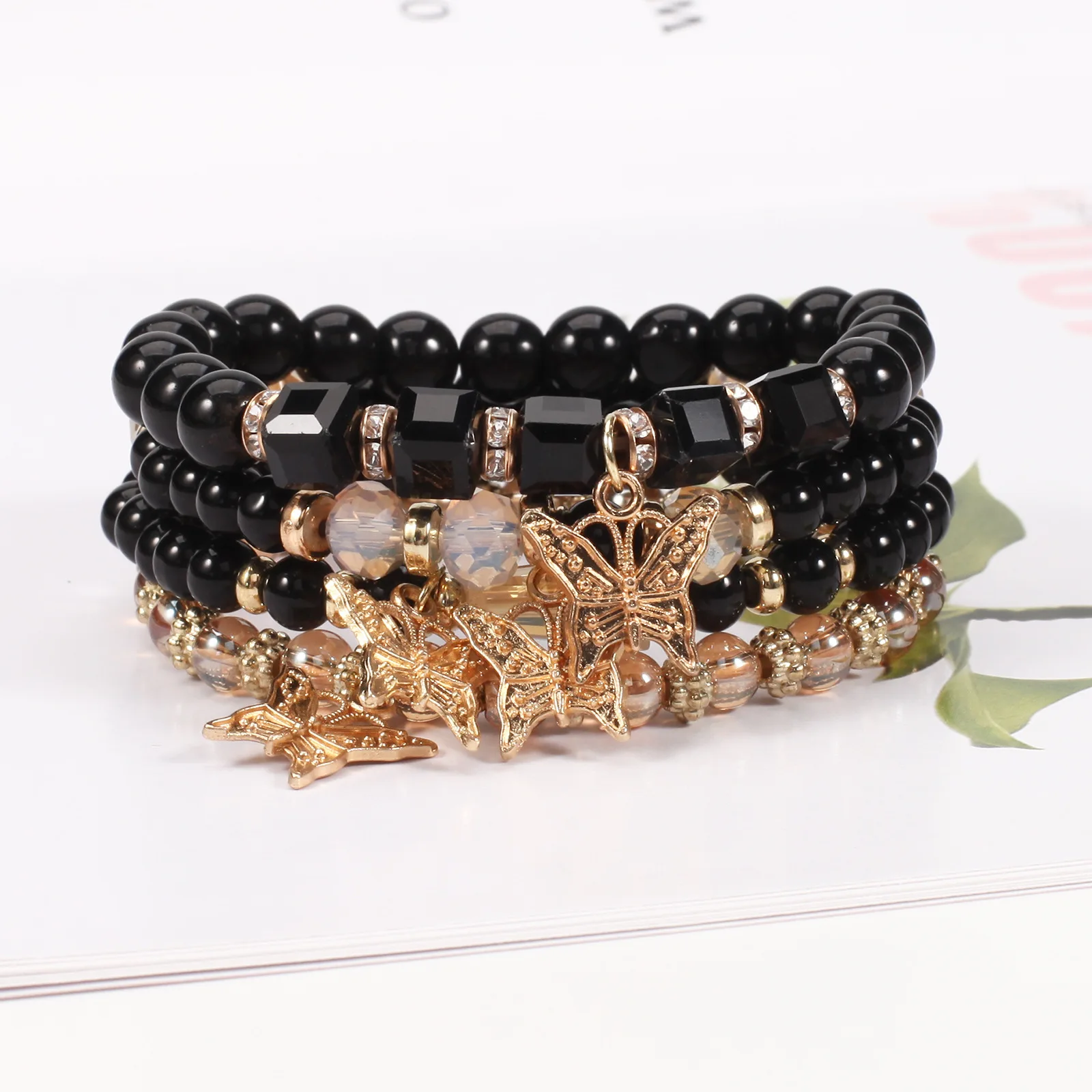 4-teiliges modisches Schmetterlings-Charm-Armband-Set für Damen, Kristallperlen-Kettenarmreif, trendiger Schmuck und Accessoires für Frauen – Detail 6