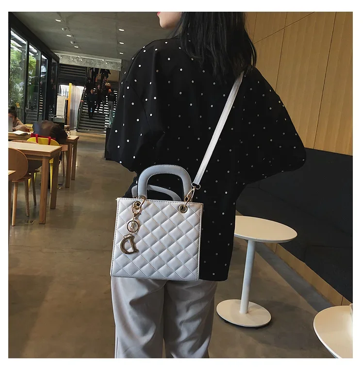 2024 New Fashion Luxury Design Tote Bags for Women Handbags Ladies Shoulder Bags Trending Lingge Chain Crossbody Bag and Purse