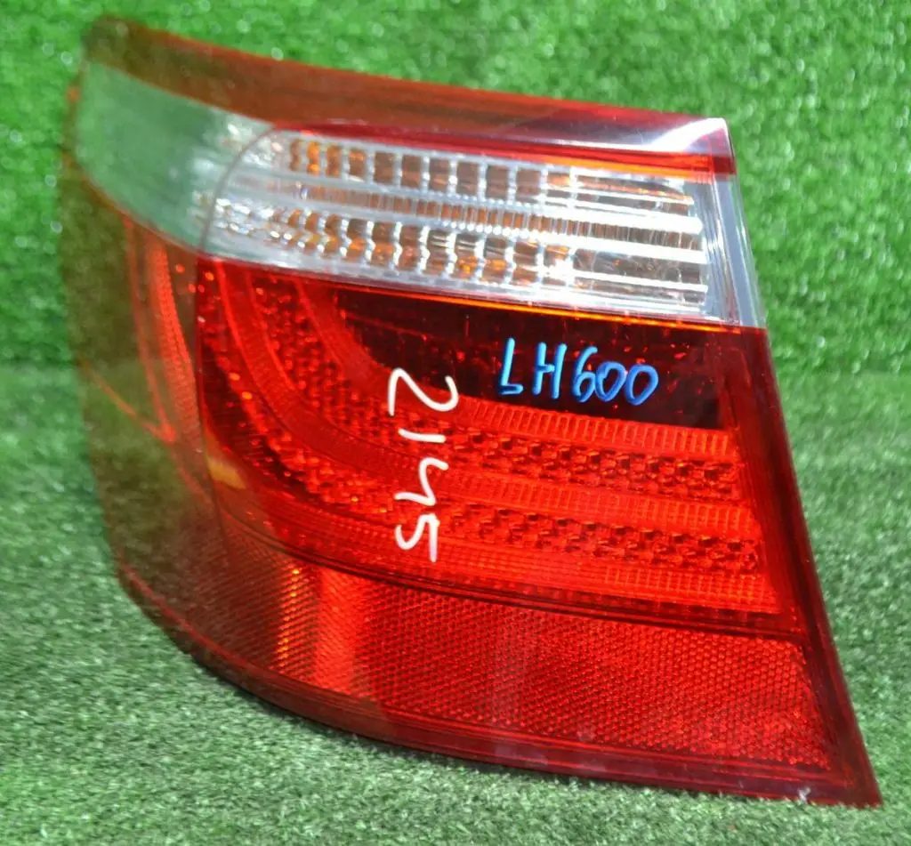 81561-50180 81551-50180 For Lexus LS600h L LS600hL 2008-2009 2008 2009 Left Right Rear Tail Lamp Light