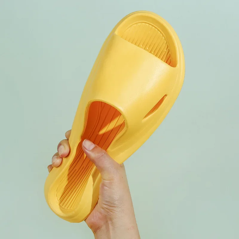 Zapatillas de casa antideslizantes para mujer, sandalias antideslizantes de sensación Fecal, zapatillas de baño para parejas, novedad de verano