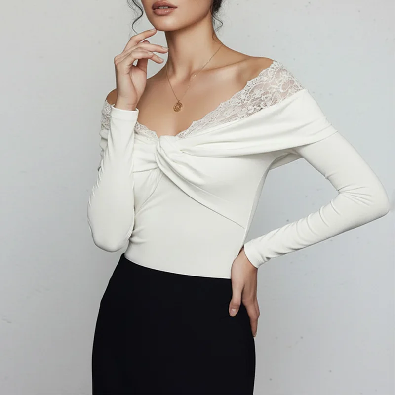 ชุดบอดี้สูทเซ็กซี่เปิดไหล่แต่งลูกไม้ตัดสีทรงเข้ารูปสำหรับผู้หญิง ฤดูใบไม้ผลิ ฤดูใบไม้ร่วง ดีไซน์ผูกด้านหน้า แขนยาว ชุดบอดี้สูทแบบชิ้นเดียว