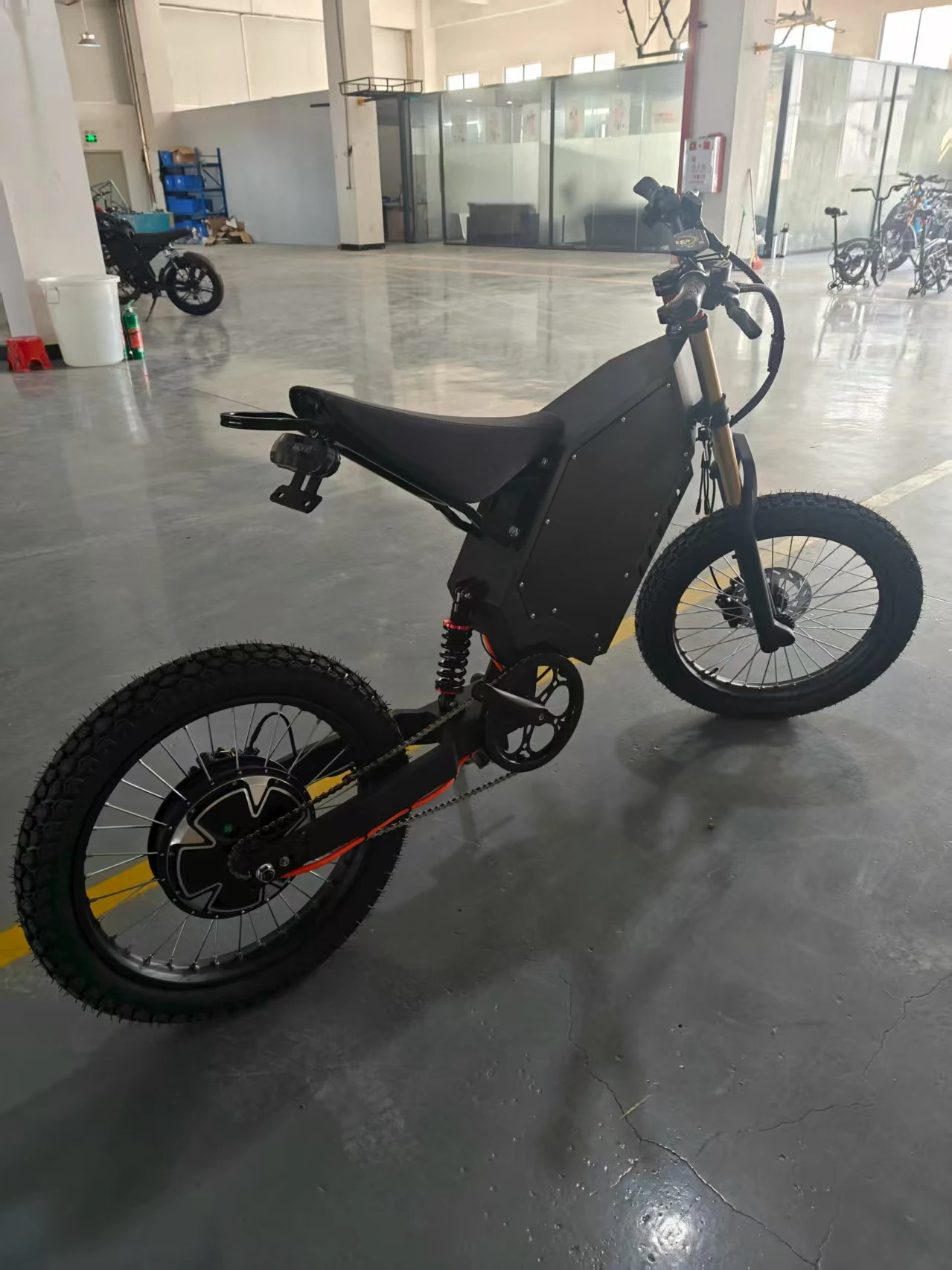 2024年新製品 Cheetach- 72v ボンバーエレク - 72V 12000W Electric Dirt Bike のレビューと価格