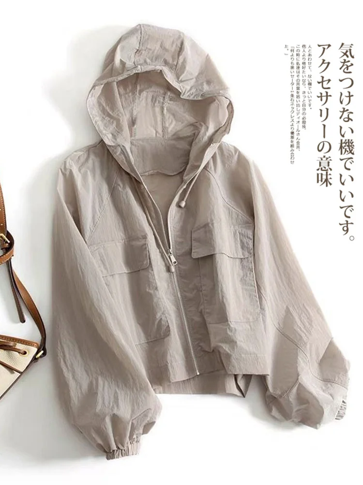 Jaqueta Fena Leve de Aodão e Linho com Proteção Solar, Crimento Curto, Fechamento com Zíper, Manga Longa, Corte Solto