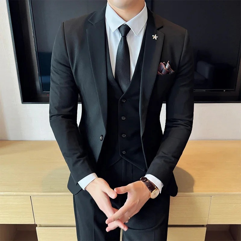 

Высококачественный мужской костюм, модный и крутой, повседневный деловой свадебный однотонный комплект из трех предметов на одной пуговице, модный и крутой