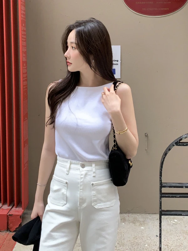 

Chic Knitted Vest Women Slim Fit Sleeveless Top Fashionable Spring Style French Style round Neck Short Length Color
