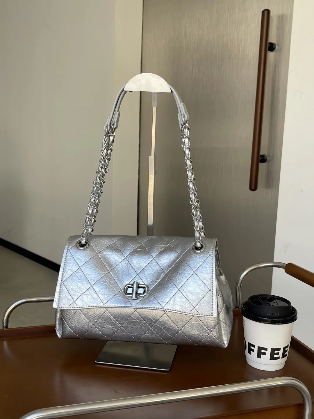 2026-new-silver-diamond-grid-chain-bag-women's-luxury-lightweight-underarm-crossbody-bag-large-capacity-single-shoulder-bag