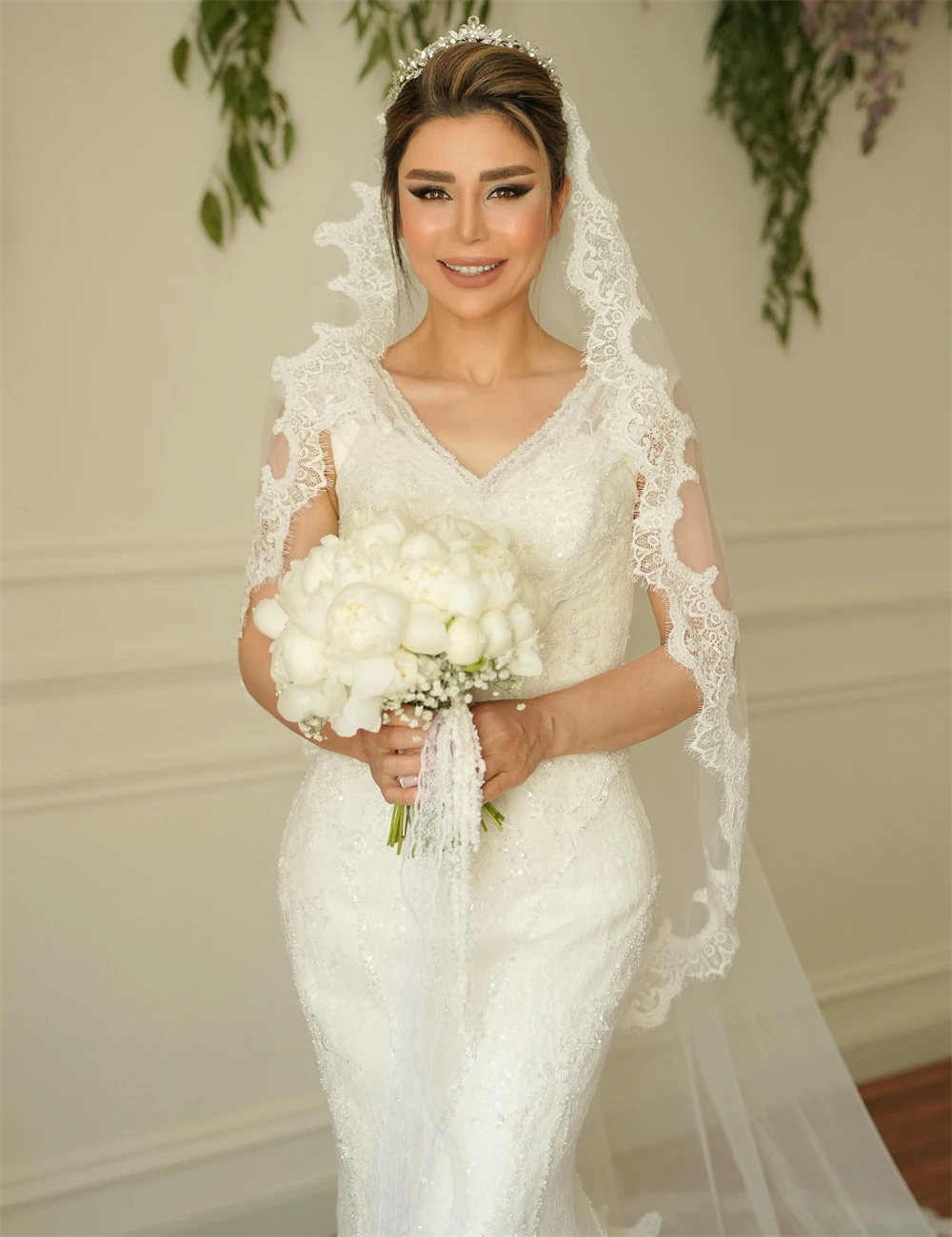 

Customized Soft White Lace Wedding Dress Formal V-neck Sleeveless Bridal Gowns Dreamy Mermaid Court Train Vestido De Novia