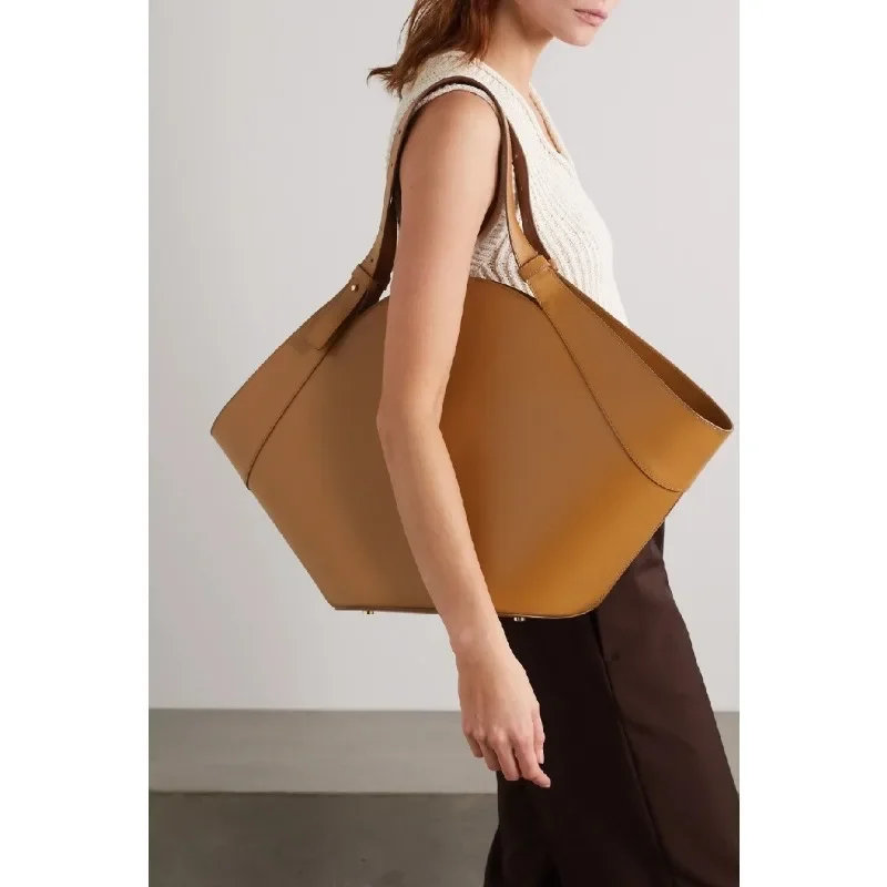 Bolsos de mujer de gran capacidad 2023 Otoño e Invierno nuevo bolso de hombro con forma de abanico bolso versátil