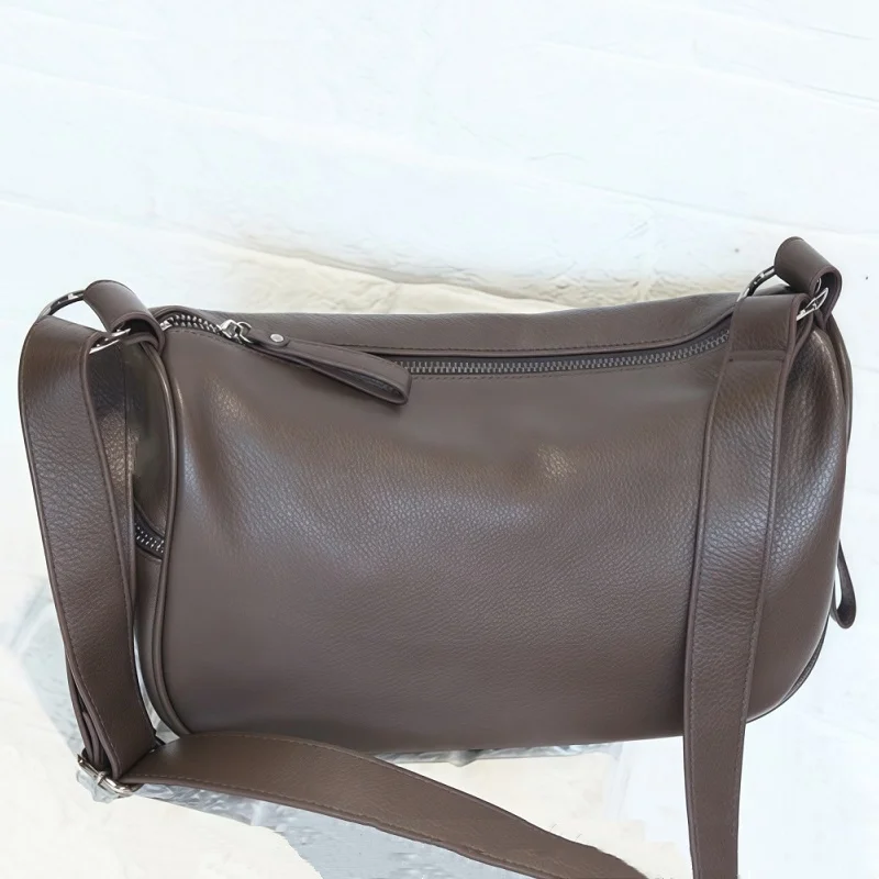 

Новое поступление, женская сумка через плечо из натуральной кожи, 2026, модная нишевая дизайнерская сумка, повседневная сумка-тоут, универсальная большая вмести...