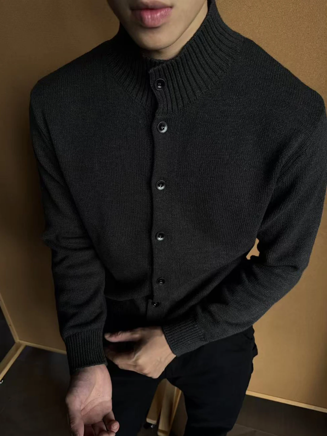 

Мужской вязаный свитер в американском стиле, повседневный, на пуговицах, однотонный, с воротником-стойкой, из мягкого нейлонового волокна, с длинными рукавами