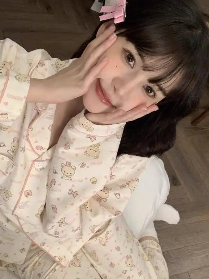 漫画のクマ柄長袖スリープウェア レディース 春秋 ホームウェアセット 可愛い甘い女の子向け 快適なゆったりフィットパジャマ 1