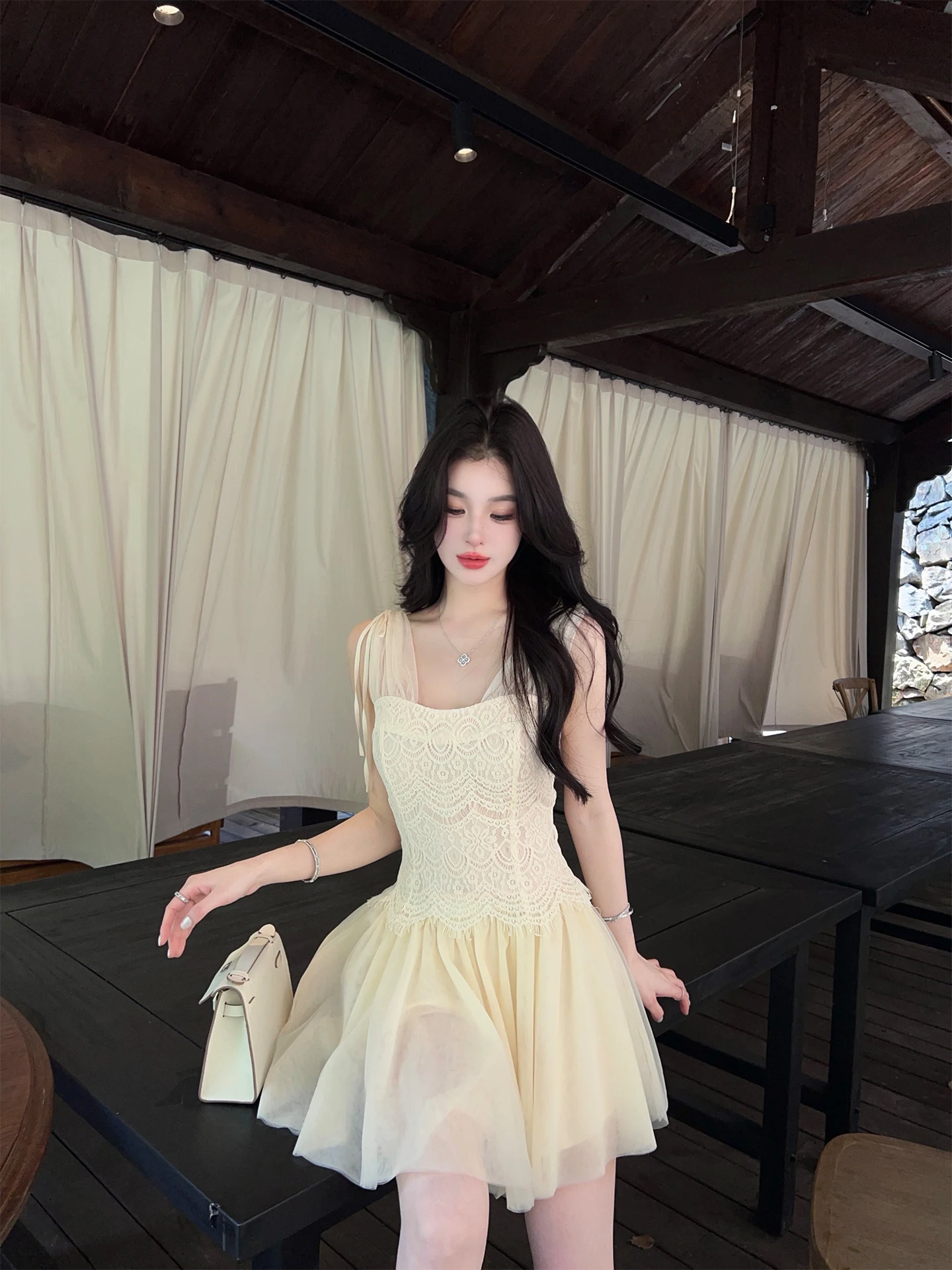 

Летний комплект FairyJiang: желтый кружевной топ на бретельках и юбка А-силуэта, повседневный, с круглым вырезом, без рукавов