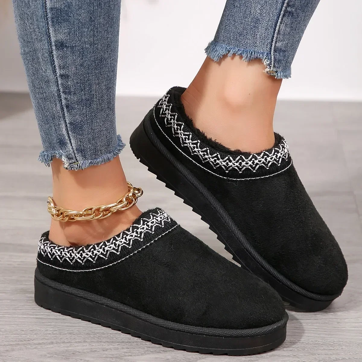 Snow Boots 2024 Women Winter Cashmere Warm Thick Soles Without Heel-covered Hair Half Slipper Cotton Shoes Cashmere Warm Boots image 2