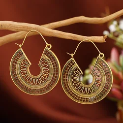 Bohemian Style Retro Hollow Metal Earrings Brincos New C-shaped Statement Earrings for Women Indian Jewelry