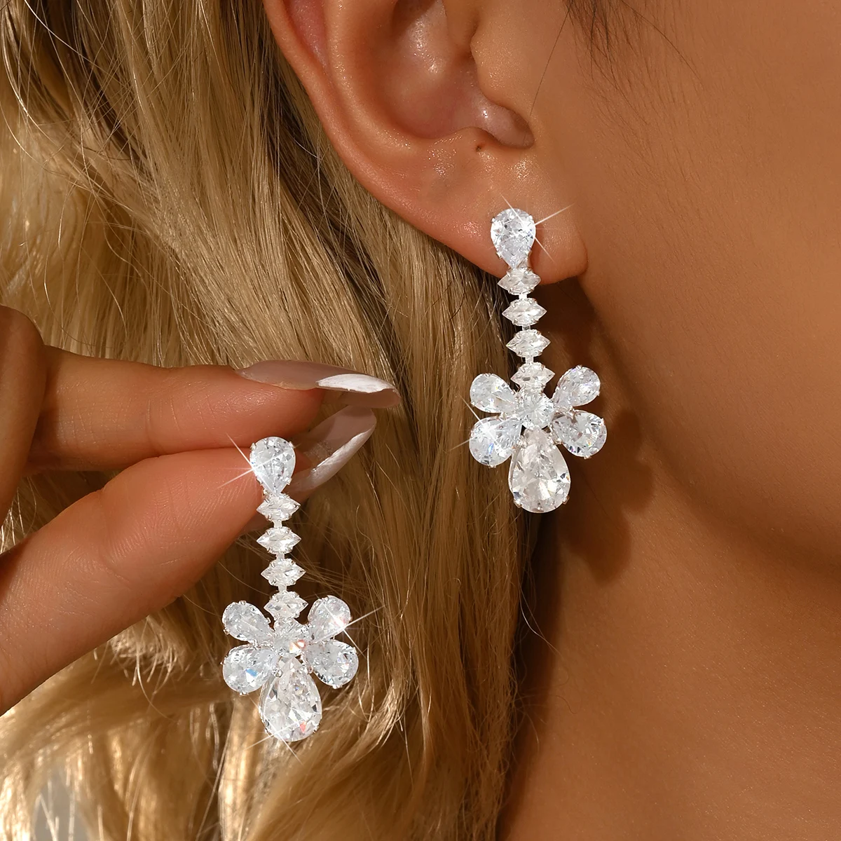 Silver‑Tone Clear Crystal Floral Spliced Teardrop 2PC Earrings For Bride Bridesmaid Women Wedding Evening Red‑Carpet Photoshoot