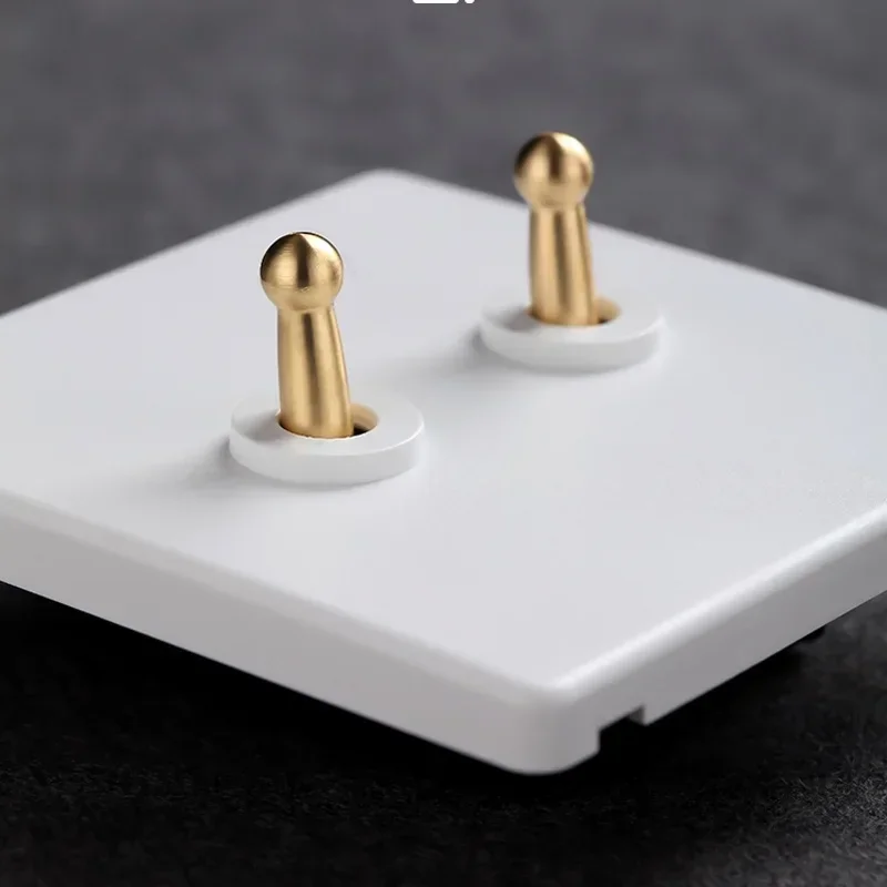 High Quality 1-4 Gang 86 Retro White Wall Lamp Brass Toggle Switch Outlet Single Dual Control 2 Way Light Switch 10A 250V