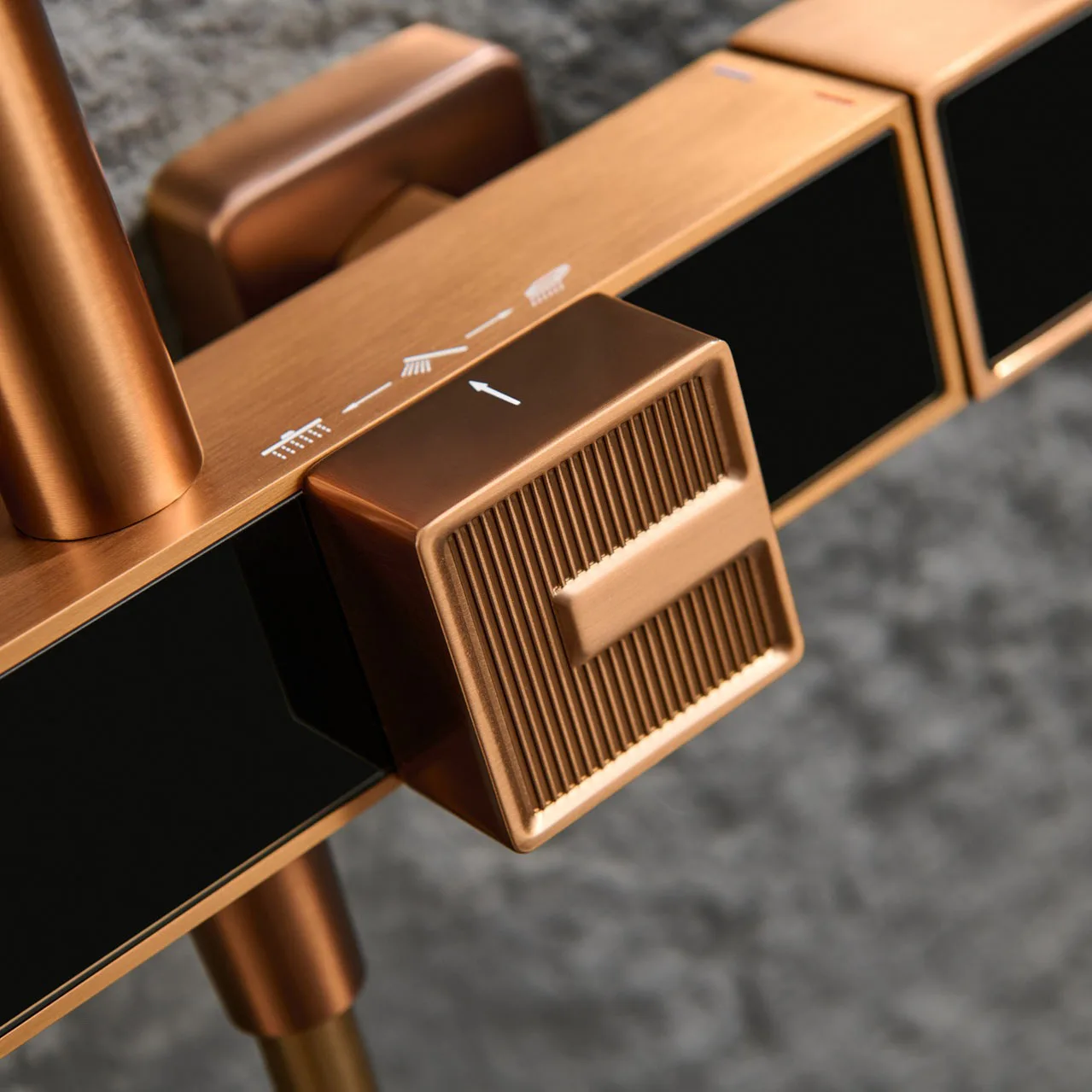 KEMAIDI Set Sistem Shower Kamar Mandi Warna Rose Gold dengan Kontrol Air Panas dan Dingin, Tombol Kuningan, Set Shower Tiga Fungsi dengan Shower Tangan