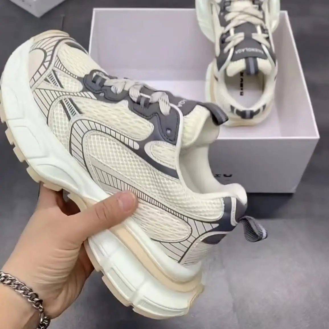 

Retro Turbo Thick Bottom Dad Shoes for Women Trendy Autumn Winter Sports Casual Shoes Non Leather Material EVA Sole Adult Size