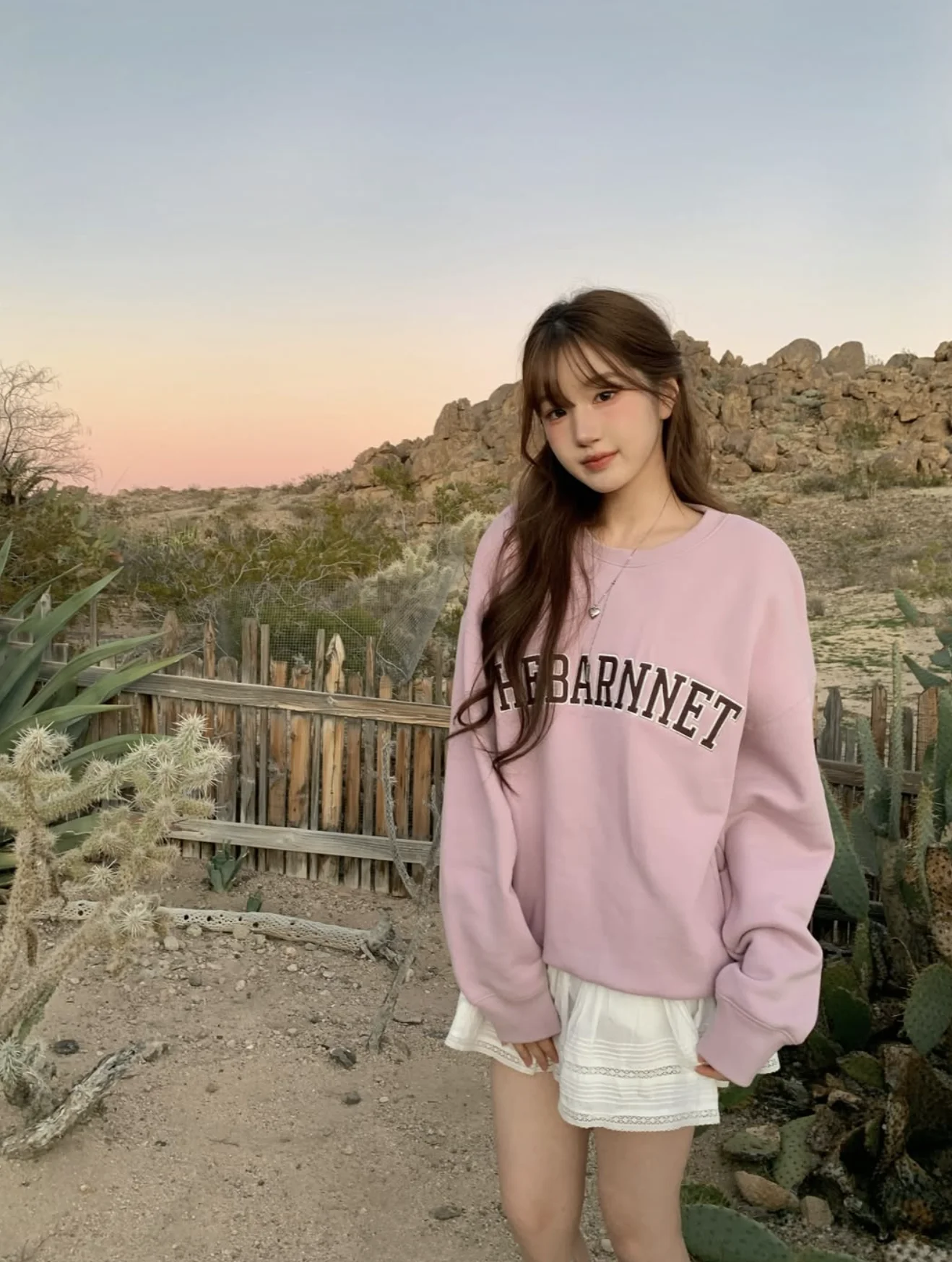 

Повседневный свободный свитшот с длинными рукавами и круглым вырезом, розовый, с буквенным принтом, удобная женская футболка для отдыха, весенний сезон, хлопок, матовый...