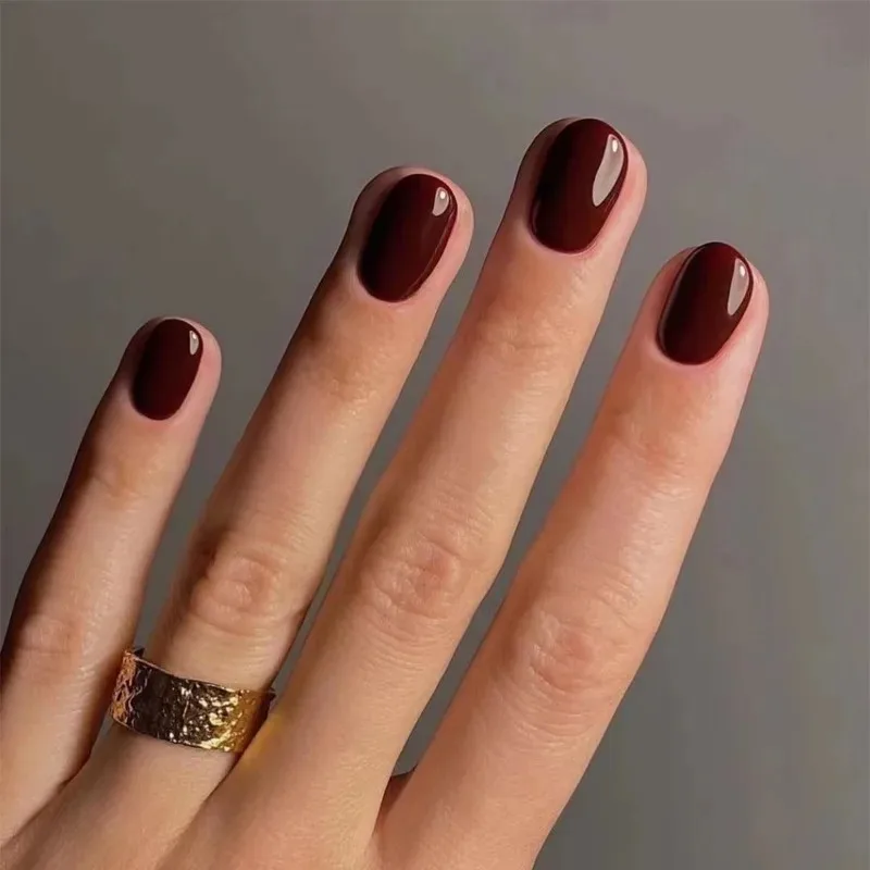 24-teiliges 2026 Kunstnägel-Set mit Werkzeugen, einfarbige künstliche rote Press-on-Nägel, kurze Nagelkunst, vorgefertigte selbstklebende Nägel