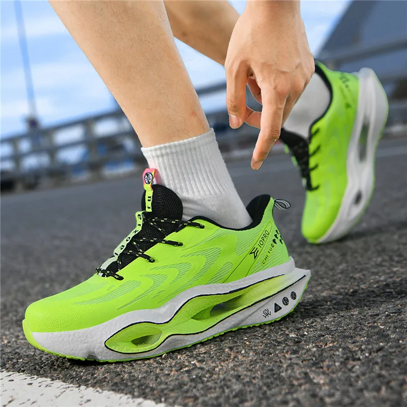 Herren-Laufschuhe mit durchbrochener Sohle, atmungsaktive Sportschuhe aus Mesh für den Sommer, hochelastische, stoßdämpfende Herrenschuhe mit dicker Sohle, die die Körpergröße erhöhen, leichte, rutschfeste und abriebfeste Herren-Laufschuhe für Outdoor-Aktivitäten, Fitness und den täglichen Gebrauch. – Detail 14