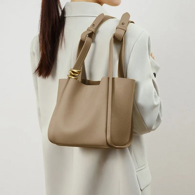 

Women's Crossbody Bags: This Year's Trendy Bucket Bags, Leather Handbags, and Soft-Sided Tote Baskets with Ample Capacity