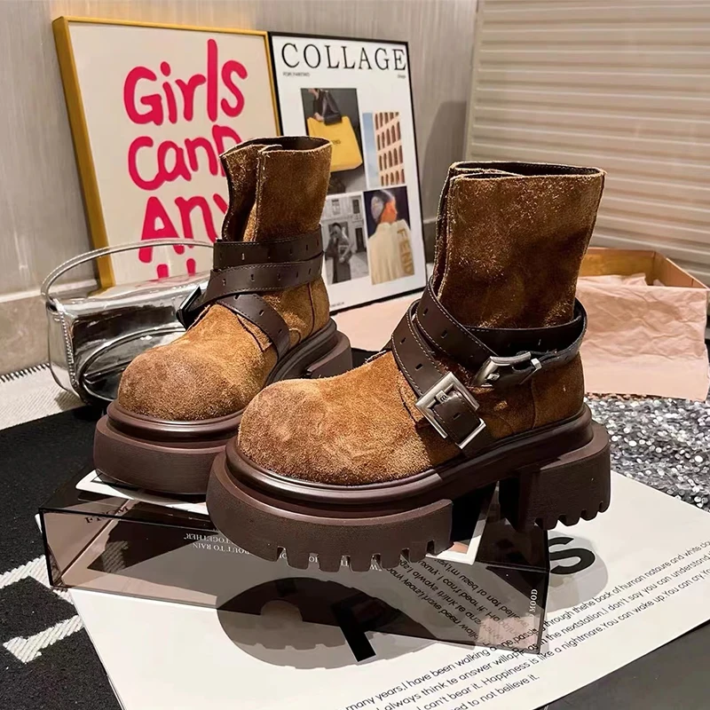 منصة حذاء من الجلد للنساء مصمم الازياء حزام مشبك الجلد المدبوغ أحذية نسائية غير رسمية كبيرة الرأس أحذية رعاة البقر الغربية بوتاس موهير