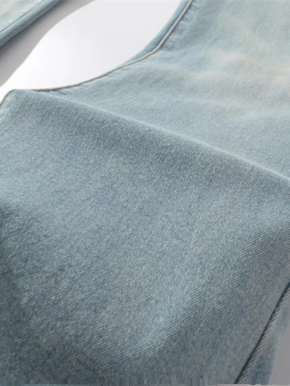 กางเกงยีนส์ทรงกระดิ่งเอวสูงแบบวินเทจ ช่วยกระชับสัดส่วน ยกกระชับสะโพก ให้เอวเล็กลง ขาเรียวยาว ดูผอมเพรียว