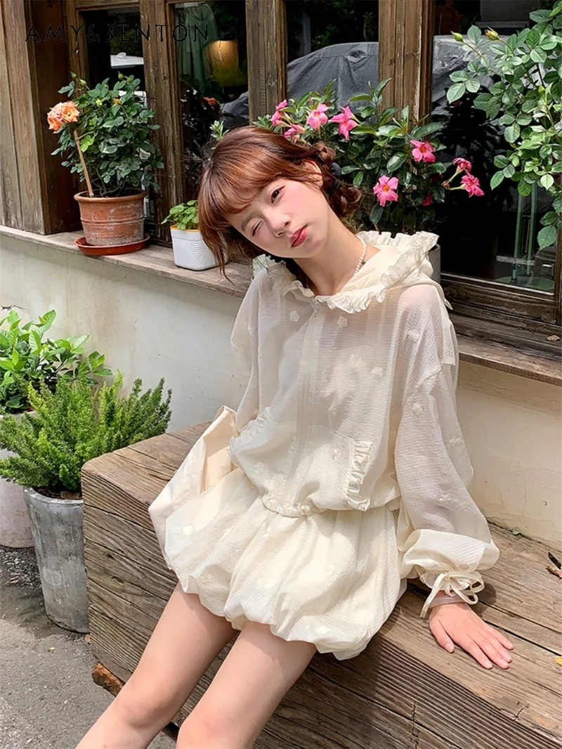 2024 New Summer Beige Small Flower Embroidered Sunscreen Long-Sleeved Top with Bud Shorts Set For Girls